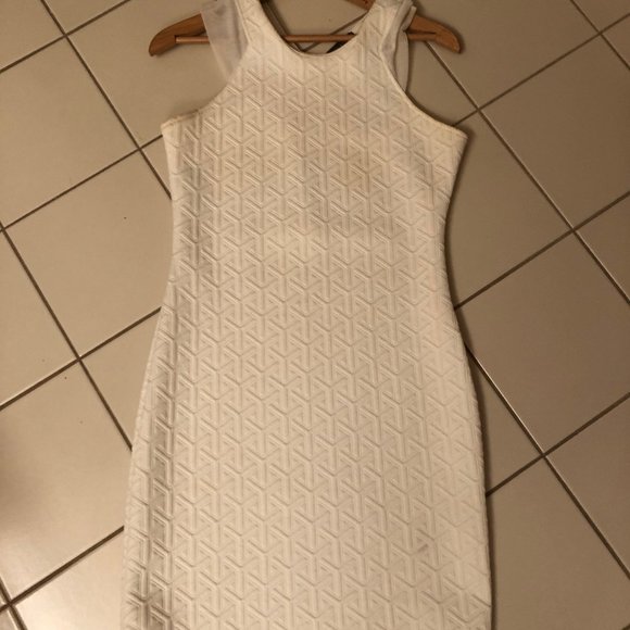 White dress, Form-Hugging Fit - Picture 6 of 6